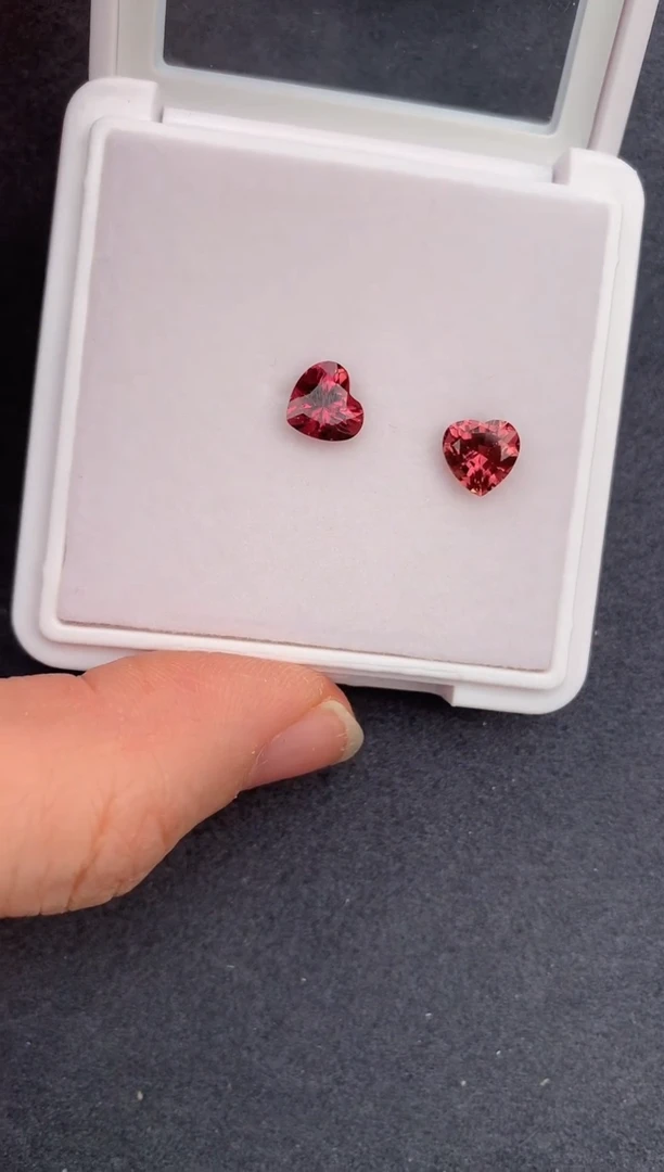 【闪购商品】碧玺裸石未镶嵌2.6ct碧玺配对