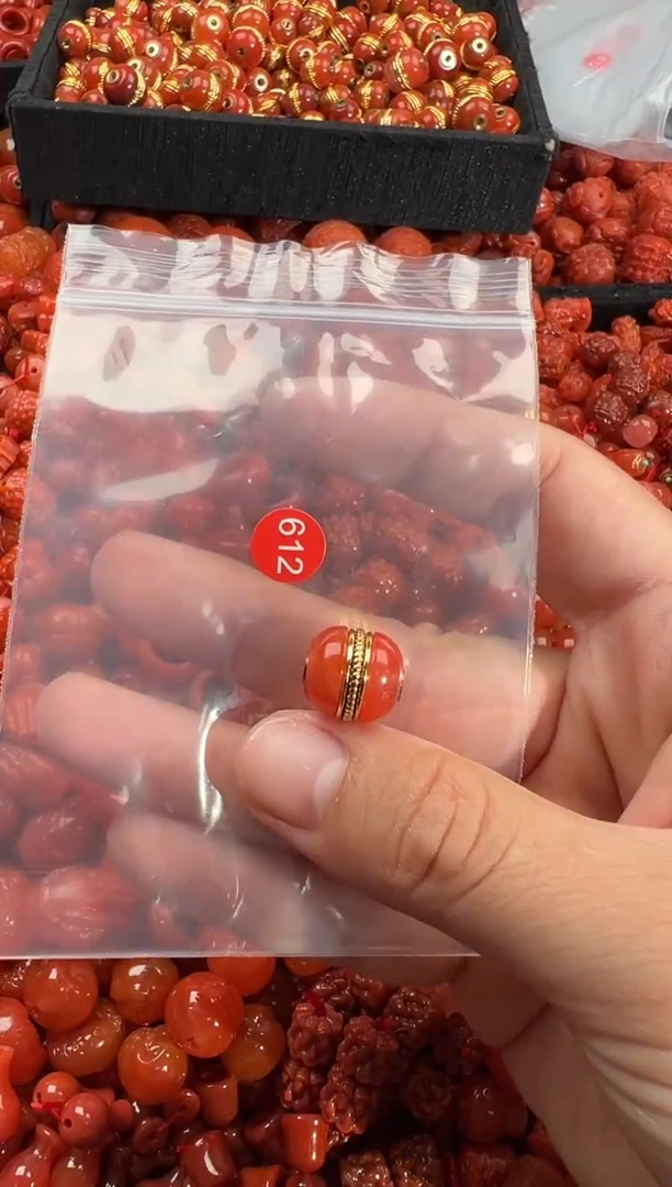 南红玛瑙未镶嵌颈饰1