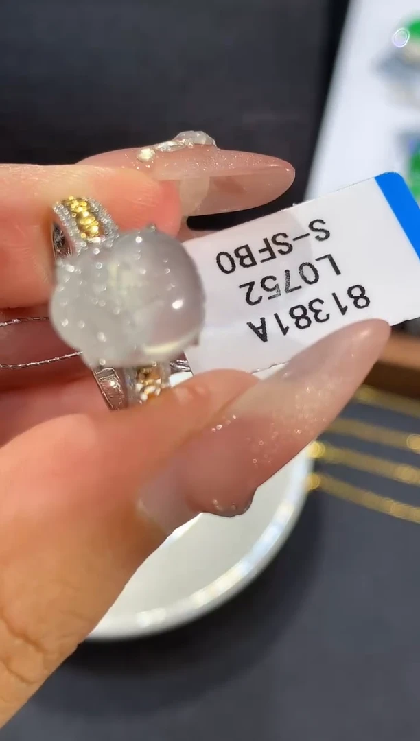 18K金镶嵌戒指翡翠L0752多样性发其一
