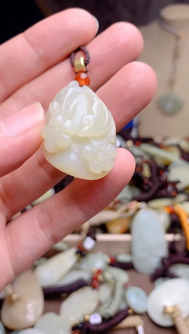 和田玉未镶嵌颈饰1