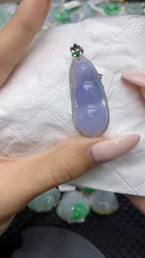 颈饰18K金镶嵌翡翠111111111111