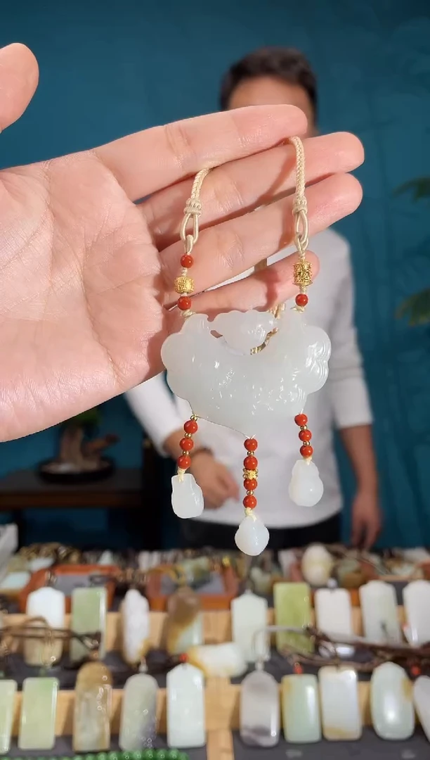 颈饰未镶嵌和田玉1