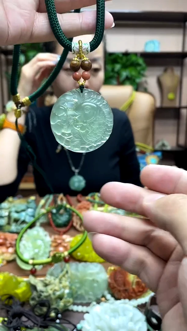未镶嵌岫玉吊坠多样性发货发其中之一