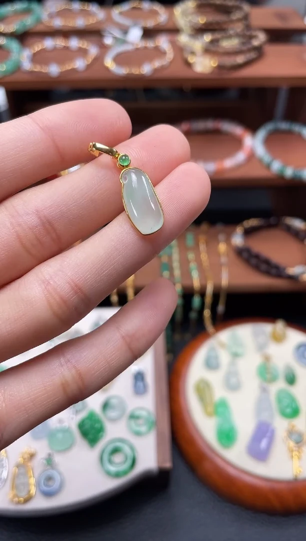 【闪购商品】翡翠吊坠(不含链)18K金镶嵌一个  JK237