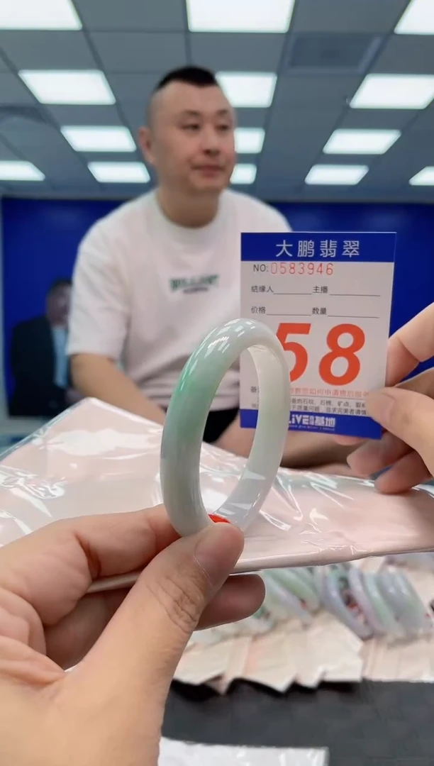 翡翠手镯未镶嵌AAAAAAAAAA