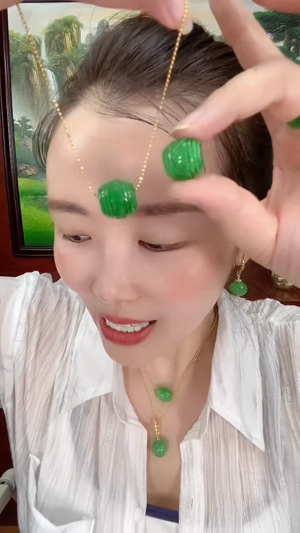 翡翠未镶嵌吊坠(赠链)干青翡翠路路通