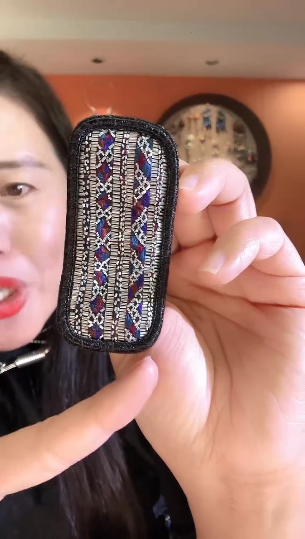 织绣手工刺绣苗绣饰品掰掰夹01