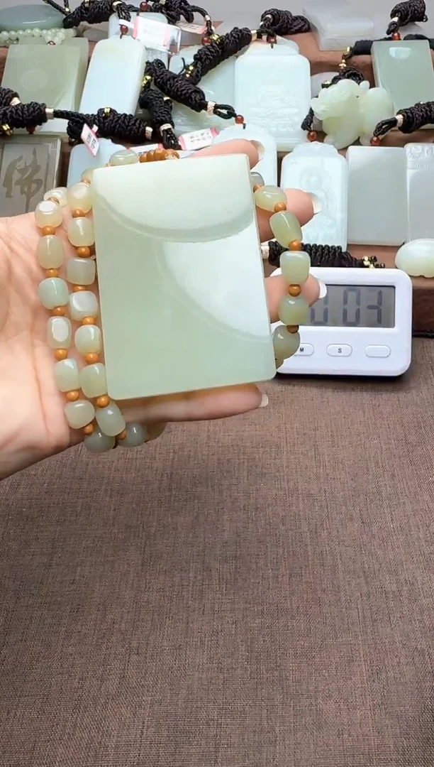 颈饰未镶嵌和田玉1