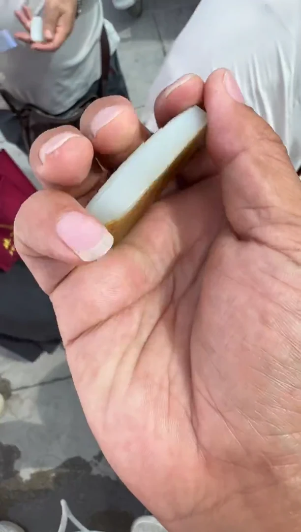 未镶嵌和田玉（糖玉）挂件和田玉