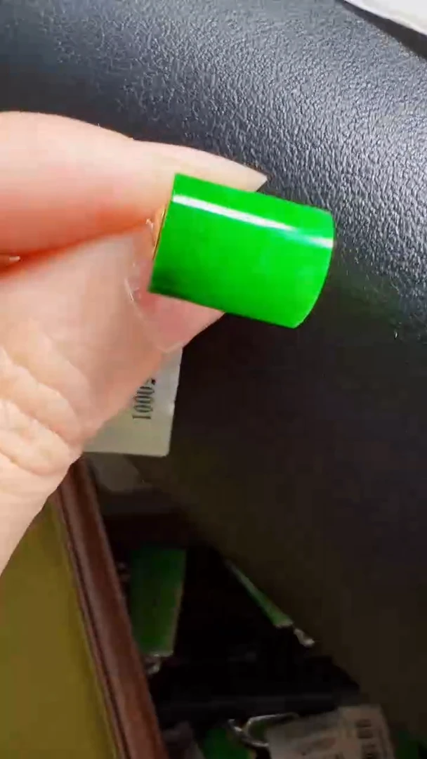 颈饰18K金镶嵌翡翠未*路路通