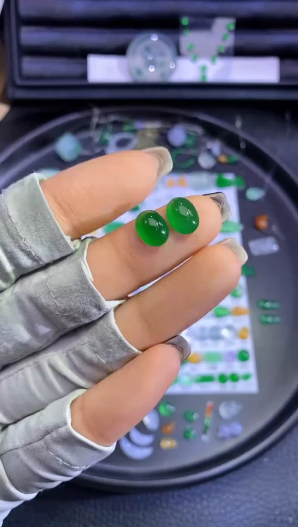 未镶嵌挂件翡翠蛋面