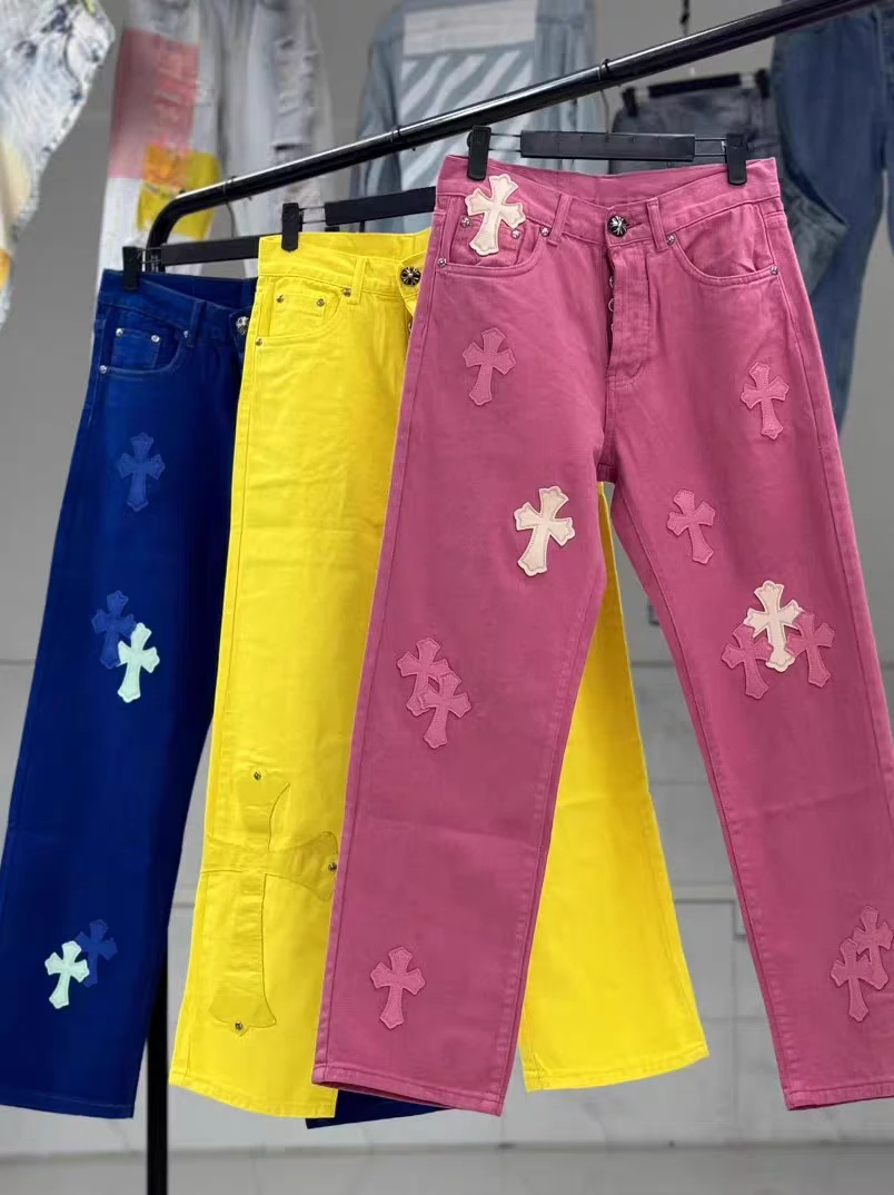 克克牛仔裤2025新款粉色拼皮十字架多巴胺直筒长裤阔腿裤潮牌同款