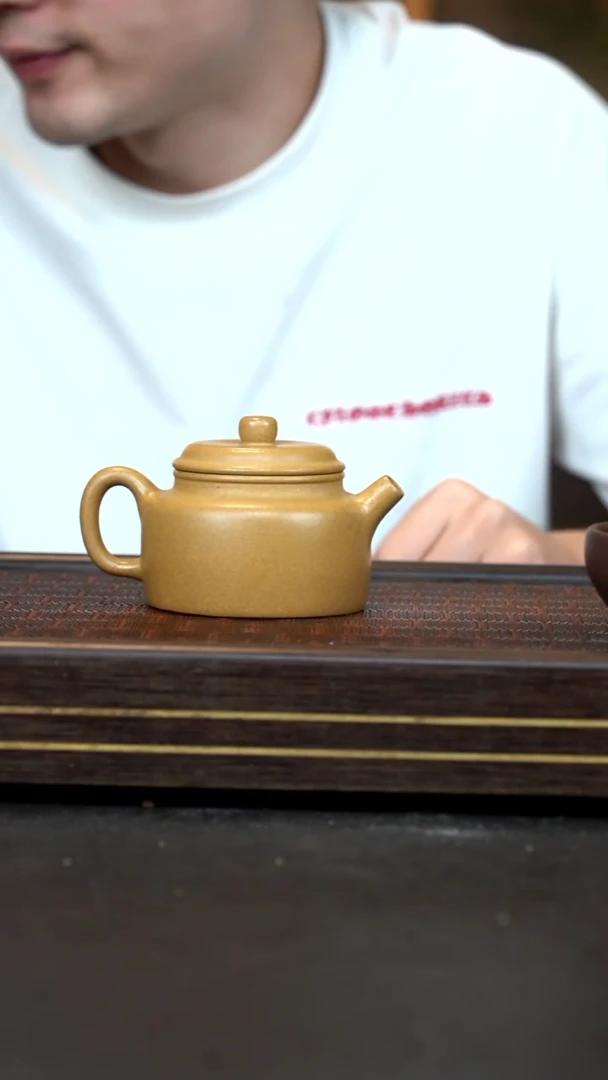 茶壶紫砂   LZX    黄金段      德钟      200cc