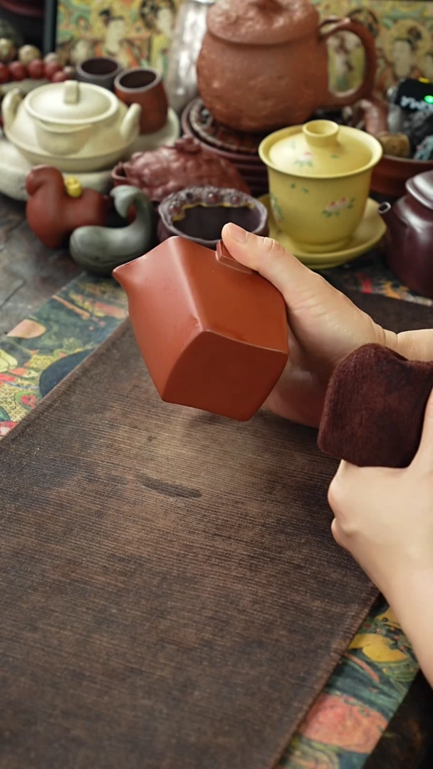 红皮龙光素紫砂四方公道杯