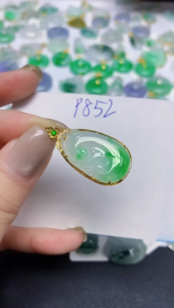 颈饰18K金镶嵌翡翠天然缅甸翡翠A货翡翠百元以上9元证书费自理