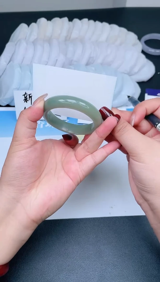 【闪购商品】石英质玉手镯未镶嵌88-52.7