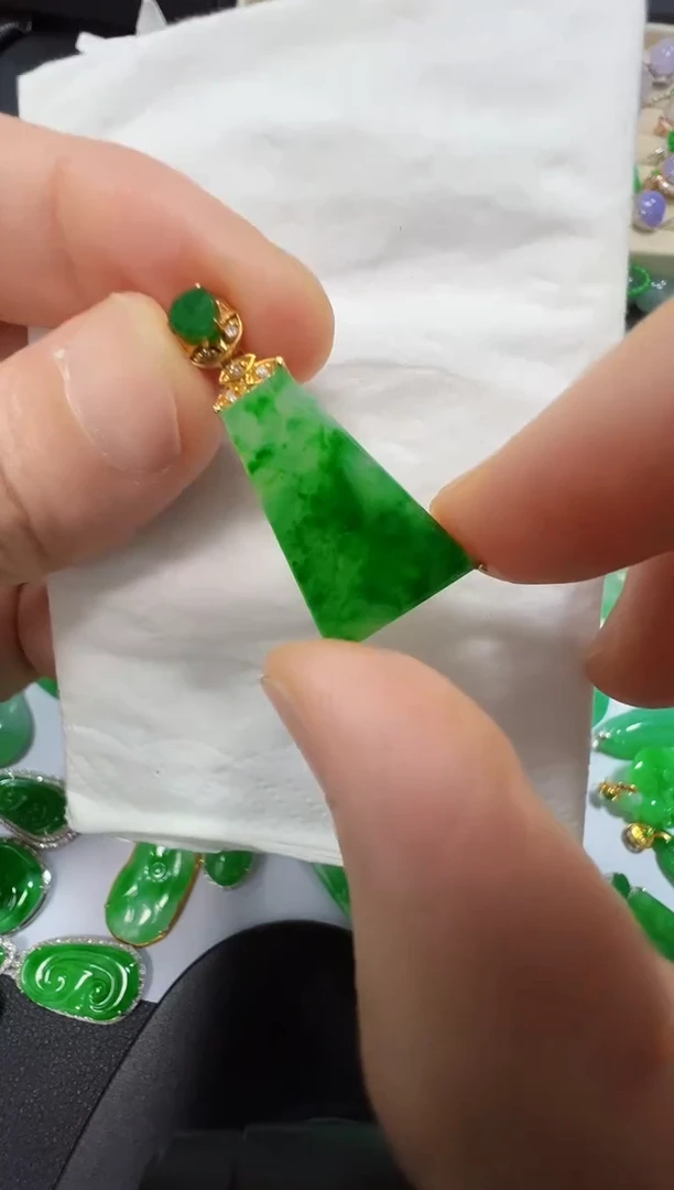 吊坠(不含链)18K金镶嵌翡翠1980