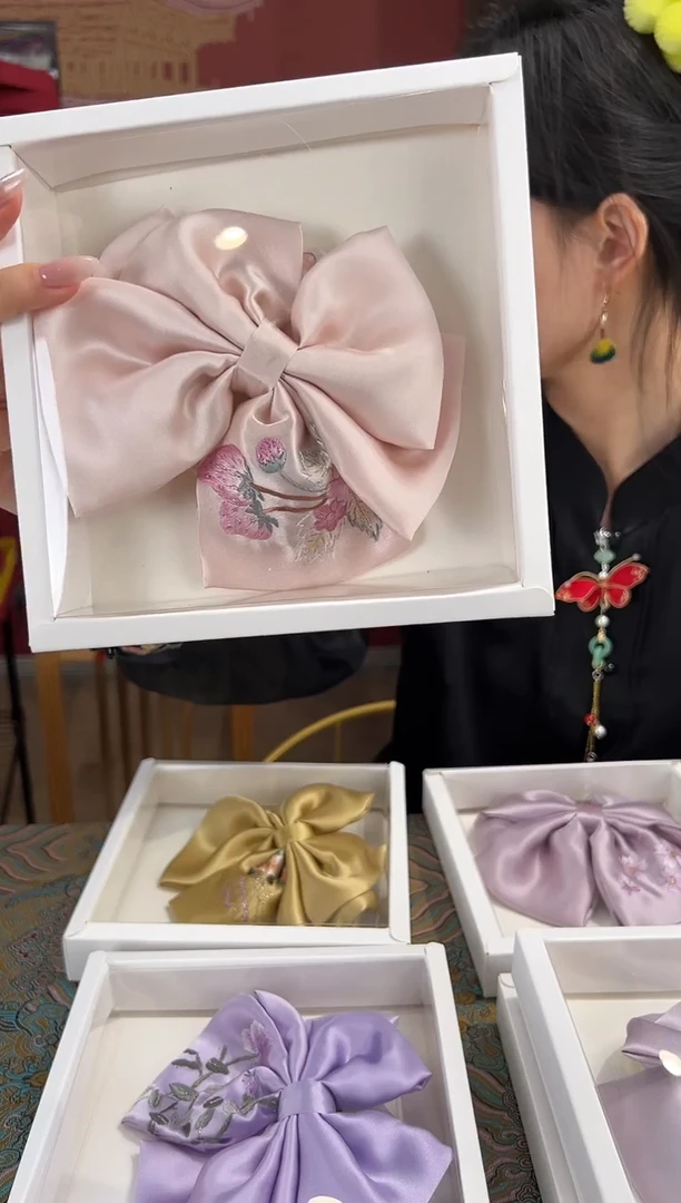 【闪购商品】刺绣苏绣桑蚕丝手工绣刺绣弹簧夹