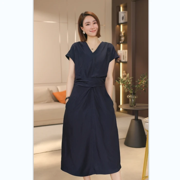 夏季新款醋酸极简风显瘦连衣裙V领中长款气质长裙纯欲慵懒风女装