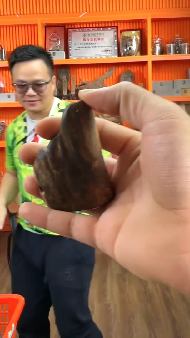 沉香手把件68号38g多样性发一