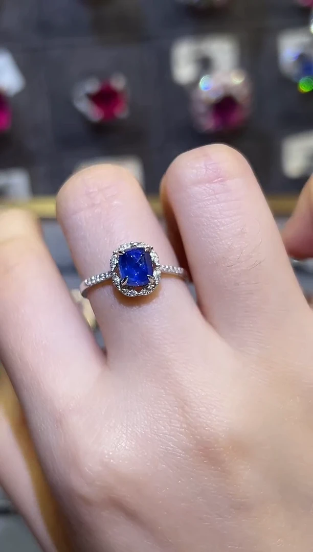 【闪购商品】蓝宝石戒指18K金镶嵌1.68CT