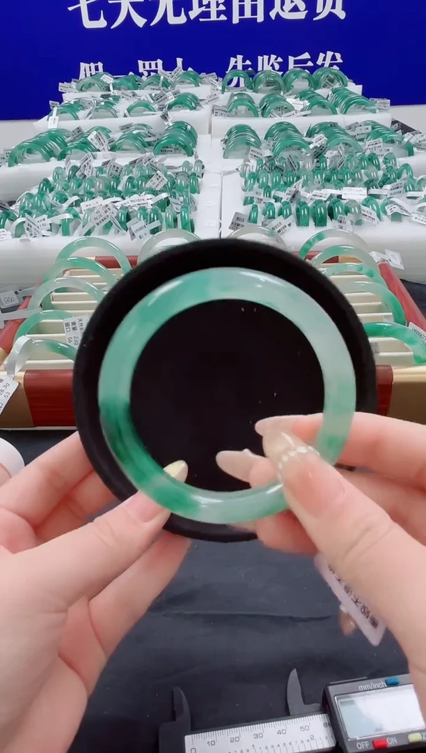 未镶嵌手镯石英质玉（非洲翠）圈口58