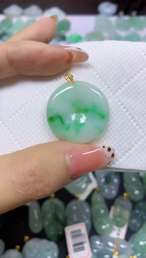 颈饰18K金镶嵌翡翠天然翡翠A货