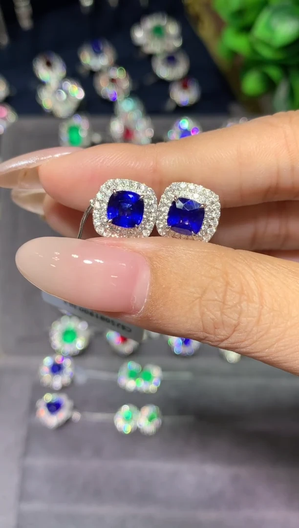 耳饰蓝宝石18K金镶嵌2.31ct