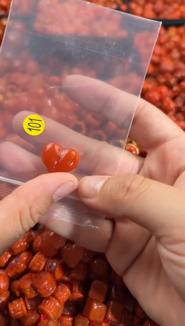 南红玛瑙未镶嵌颈饰1