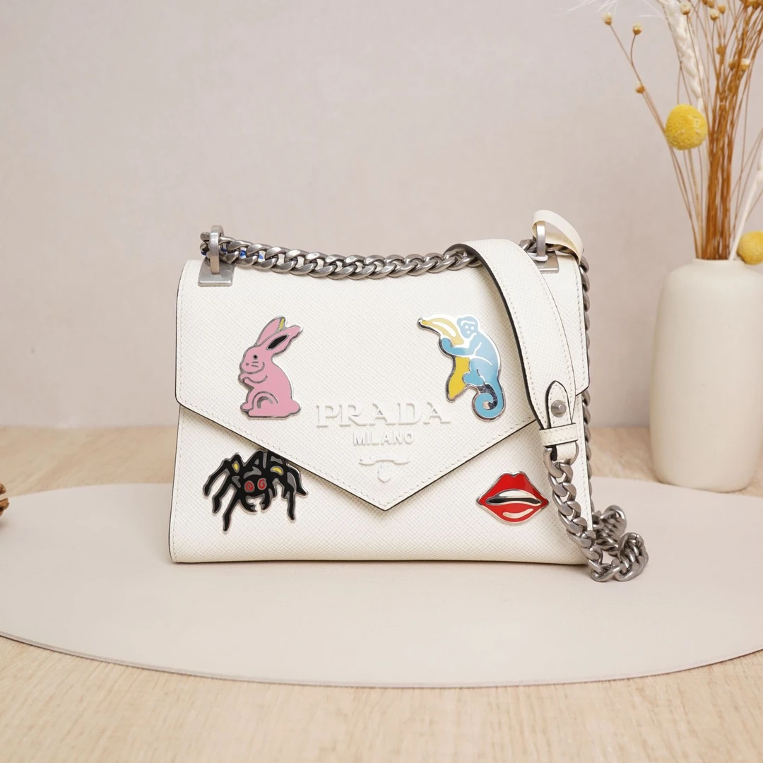 95新 Prada/普拉达 普拉达徽章链条包小号白色epi皮/DS040916