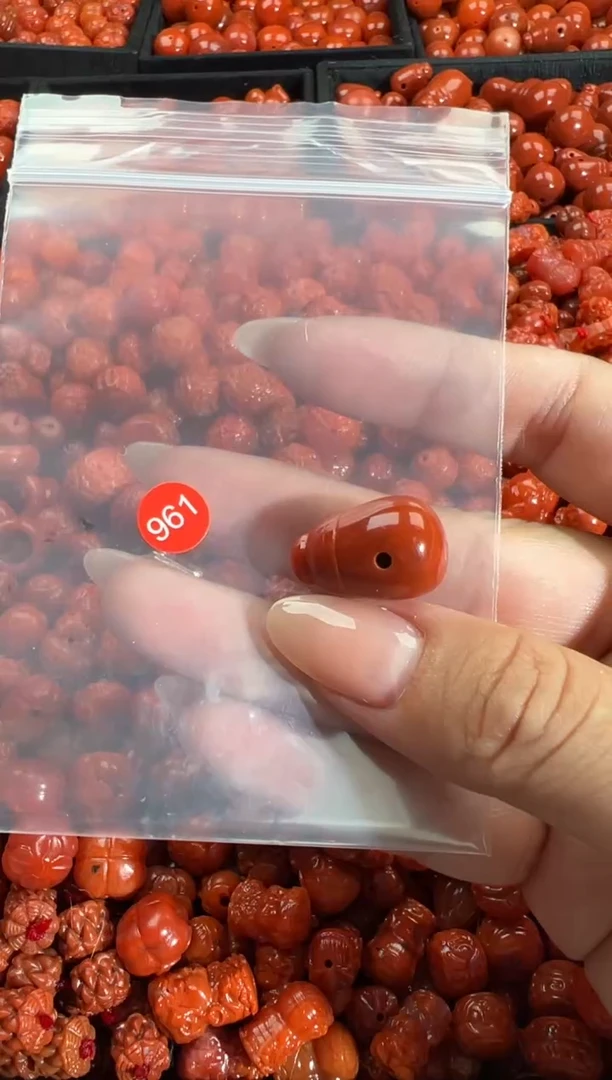 颈饰未镶嵌南红玛瑙1