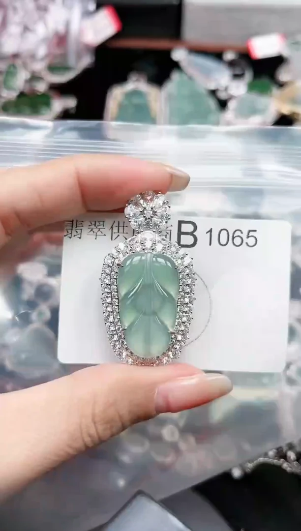 【闪购商品】翡翠颈饰未镶嵌1065赠皮绳