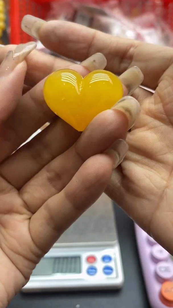 未镶嵌琥珀珠宝奇石926