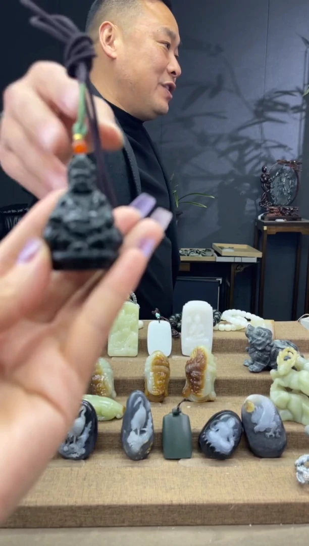 颈饰未镶嵌和田玉1