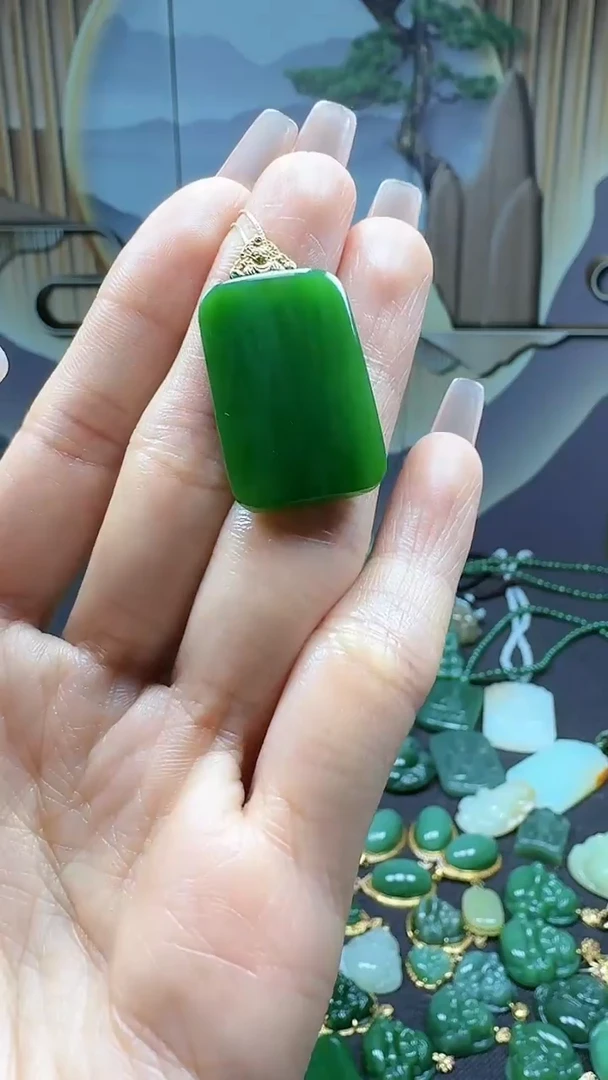 【闪购商品】和田玉挂件18K金镶嵌1