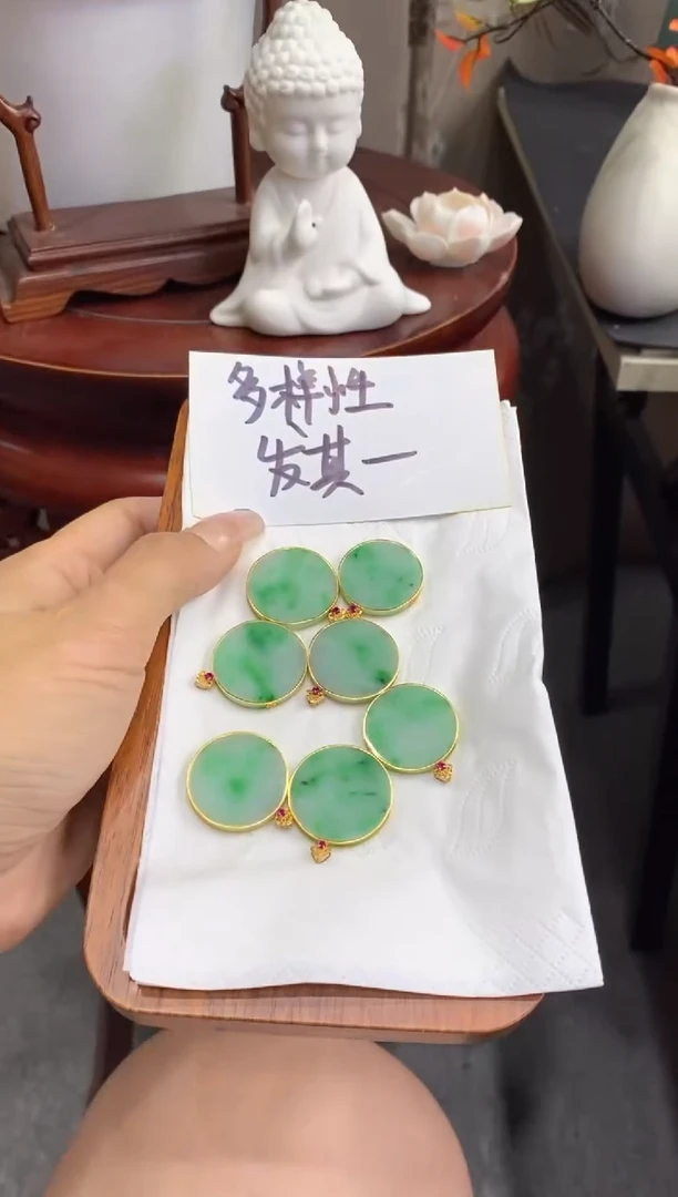 翡翠18K金镶嵌颈饰多样性仅发其一7189