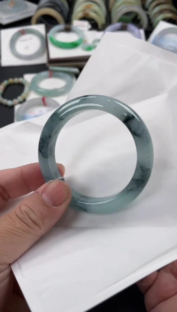 【闪购商品】翡翠手镯未镶嵌有纹裂