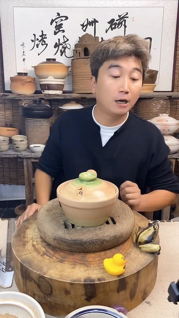 土陶粉色一人食单柄小砂锅
