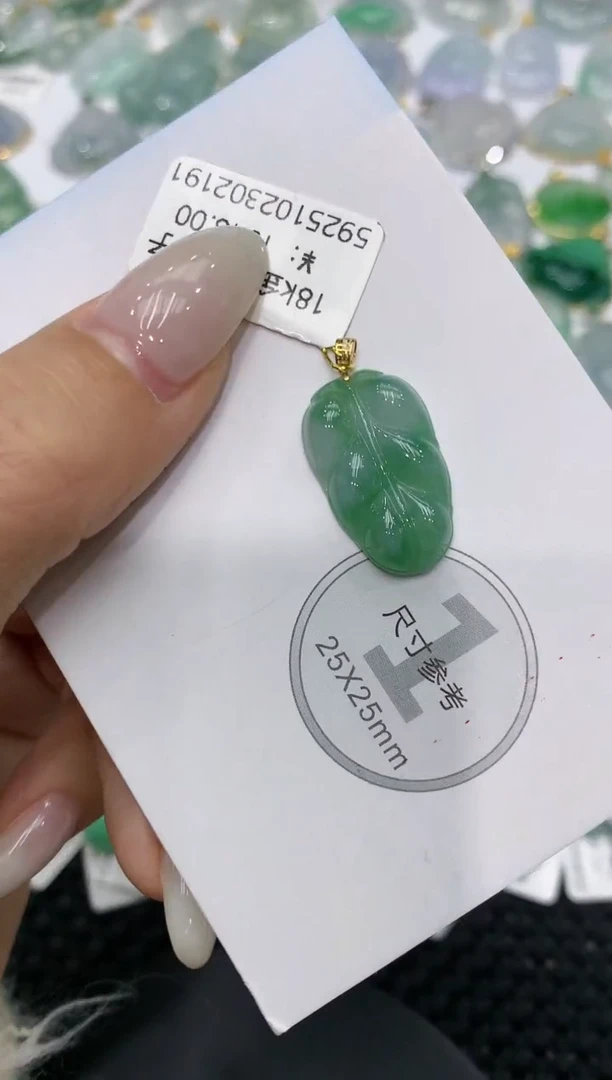 颈饰18K金镶嵌翡翠111111111111