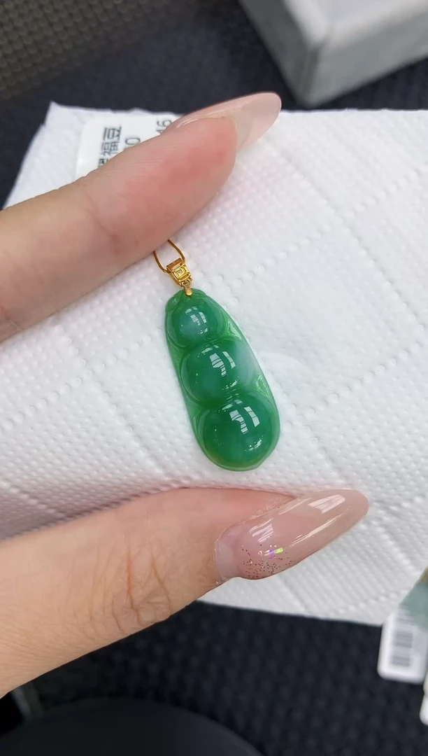 颈饰18K金镶嵌翡翠1111111111