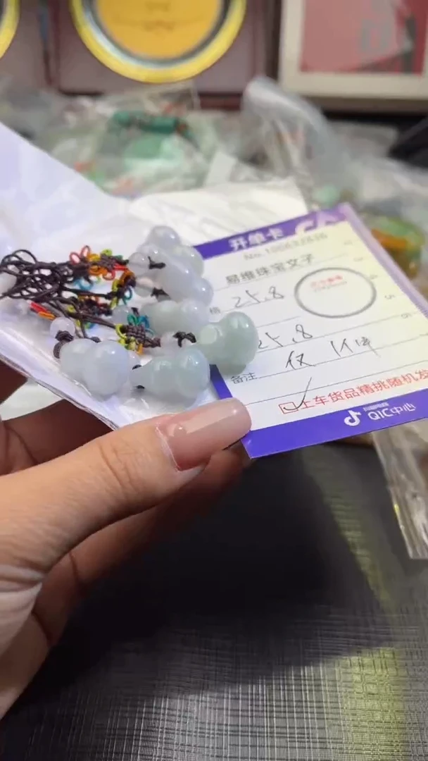 【闪购商品】翡翠颈饰未镶嵌100632636 随机发仅一件