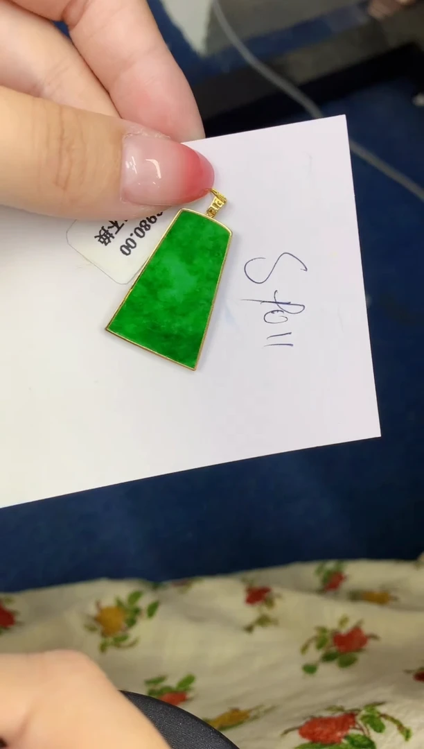 翡翠18K金镶嵌颈饰缅甸天然翡翠A货