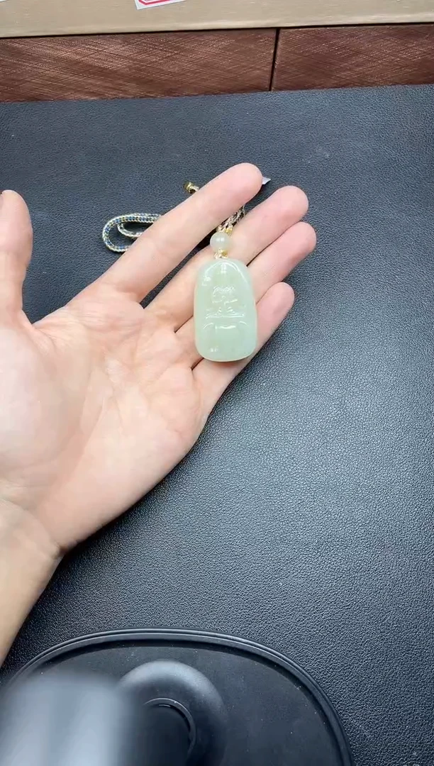 吊坠(赠链)未镶嵌和田玉E**o且末微色差迪克兰一细吊坠