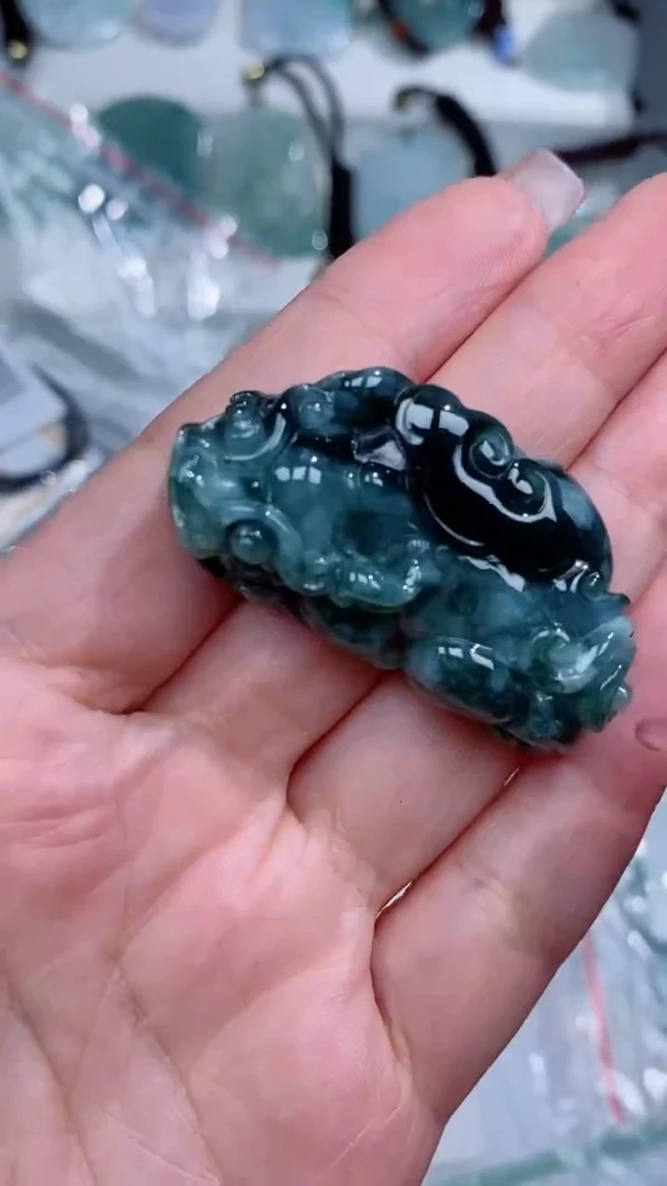翡翠未镶嵌颈饰吊坠