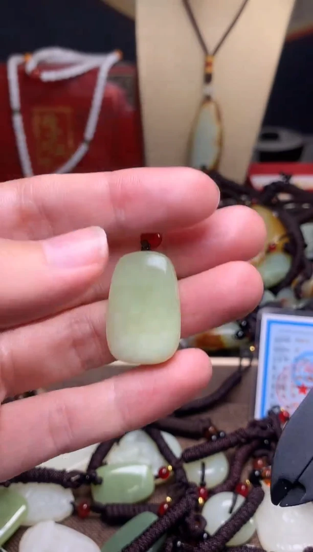 颈饰未镶嵌和田玉新疆料青海料清水和田玉吊坠