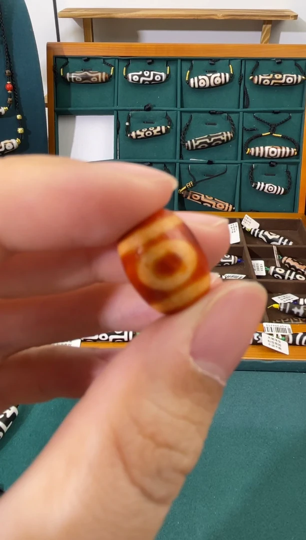 玛瑙/玉髓（覆膜）颈饰未镶嵌5.（微瑕）