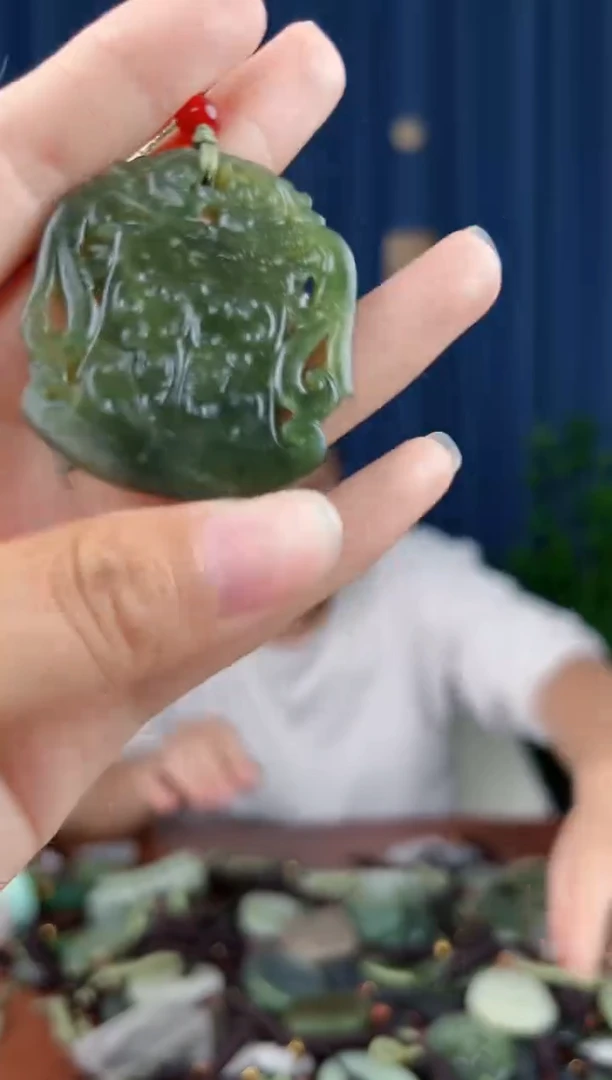 未镶嵌和田玉挂件拍一发一，