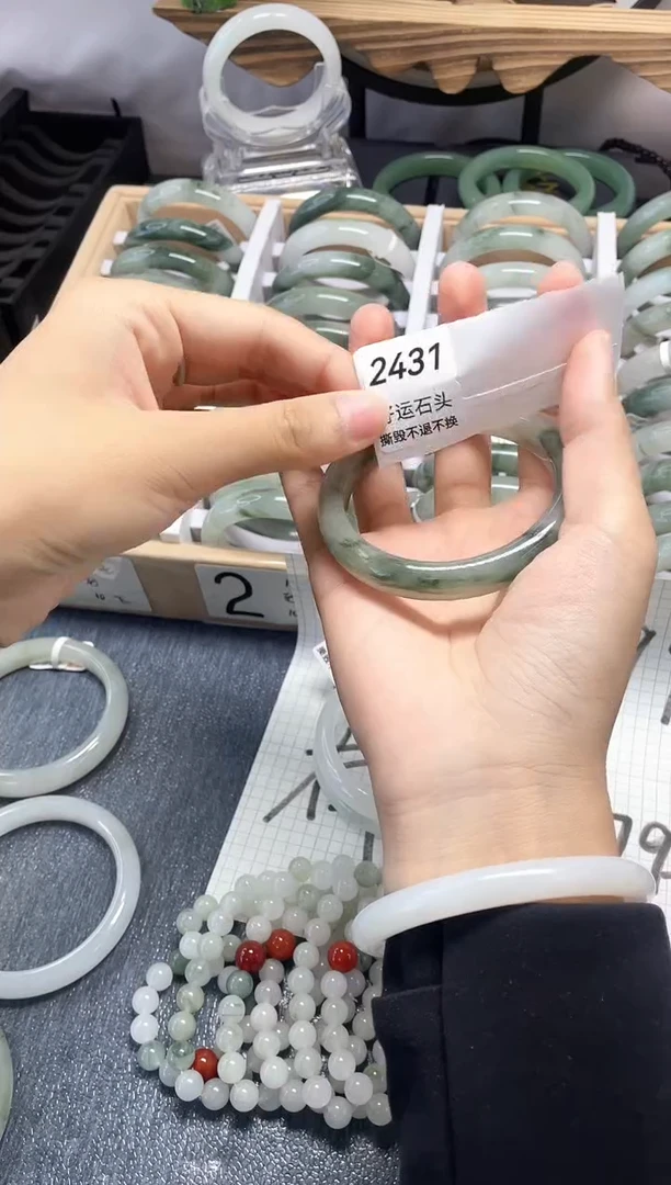 未镶嵌手镯石英质玉2431