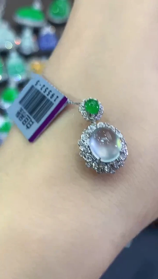 吊坠(不含链)18K金镶嵌翡翠C25