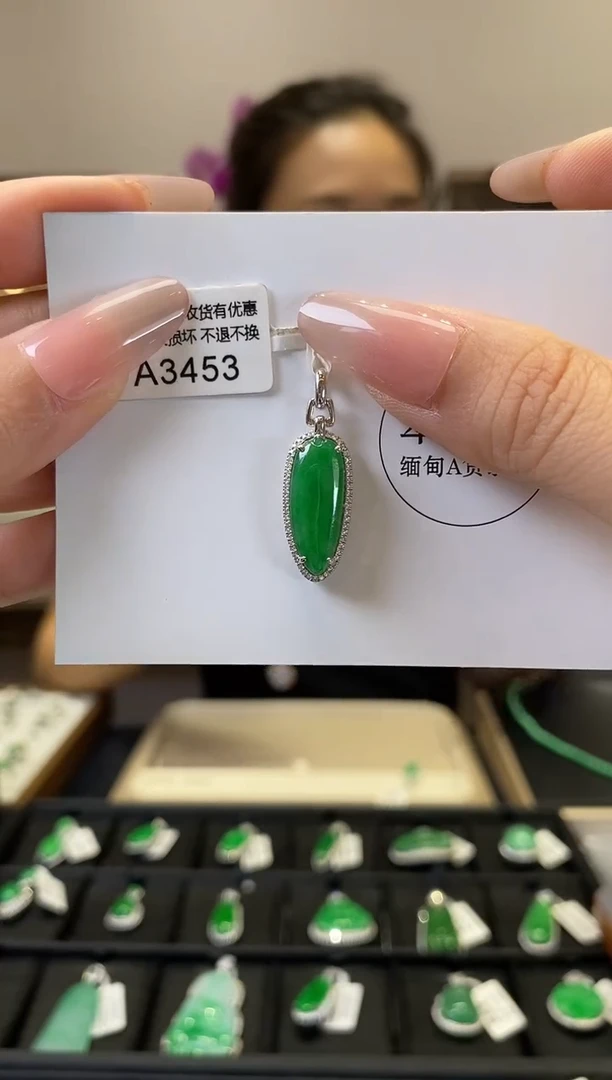 翡翠18K金镶嵌颈饰A3453 福瓜 含运营费